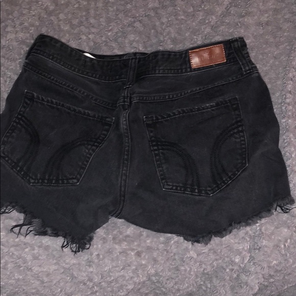 Black hollister shorts - Picture 2 of 3